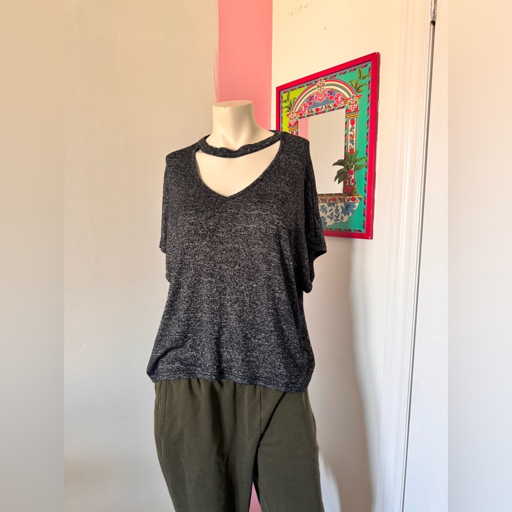 Gray Choker Women’s Short Sleeve Top
